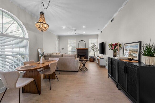 Building Photo - 607 S Glen Ave