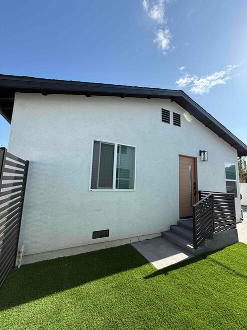 Building Photo - 4925 E San Rafael St