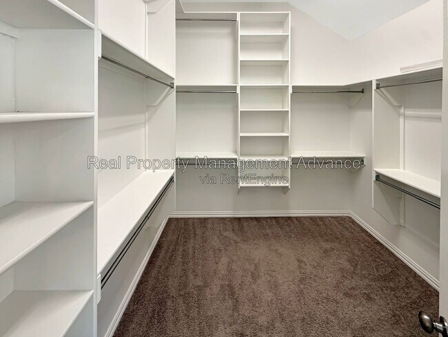 Building Photo - 516 Evergreen Rd