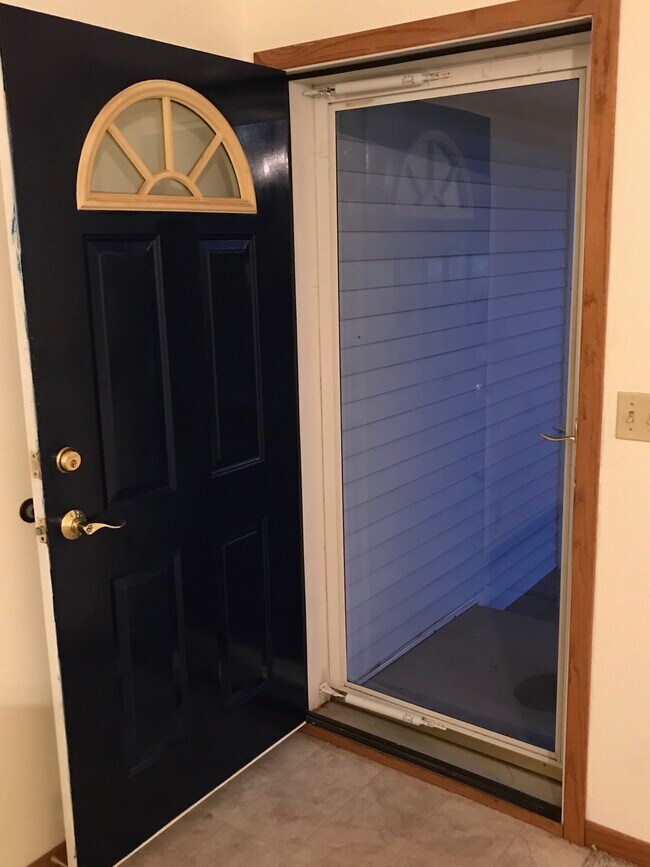Front Entry Door - 1127 Glenn Pl
