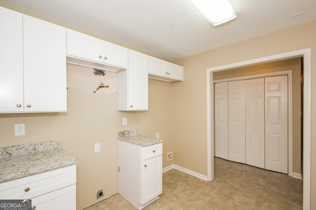 Building Photo - 1269 Creekview Cir