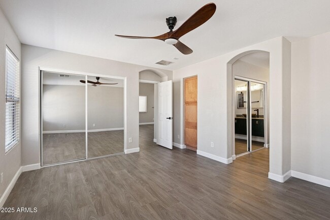 Building Photo - 5409 S 10th Ave