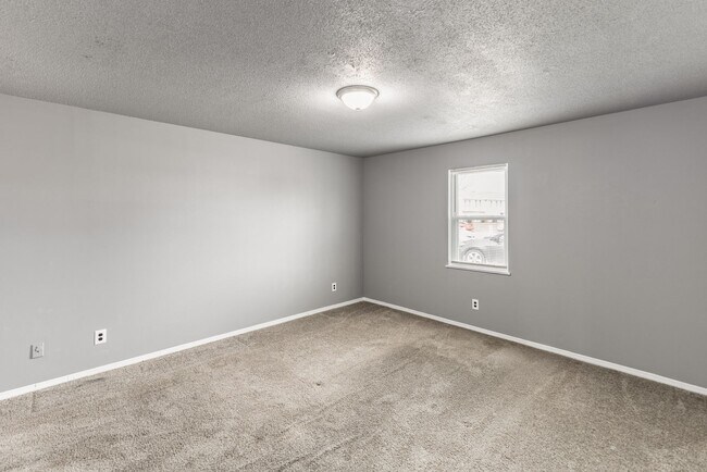 Building Photo - Greenbrier Apartments