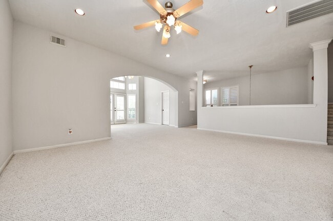 Building Photo - 5346 Hidalgo St