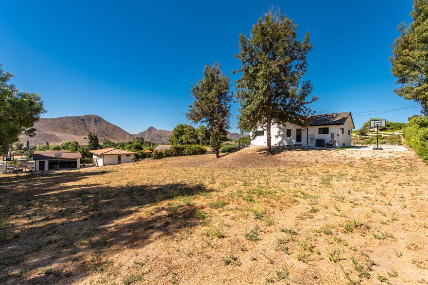 Building Photo - 2474 Barbara Dr