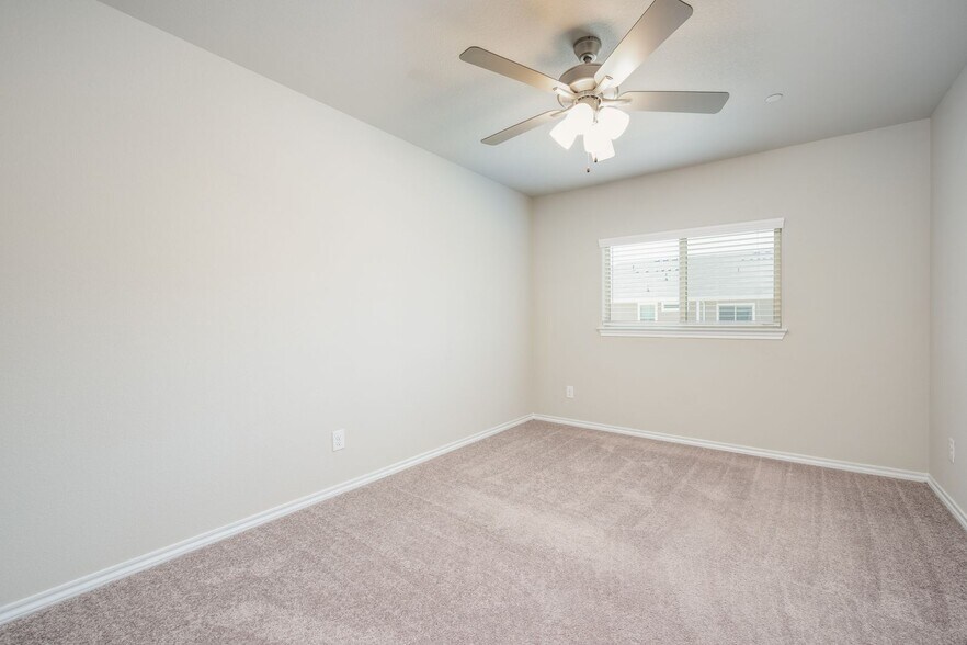Building Photo - 3537 Brentwood Dr