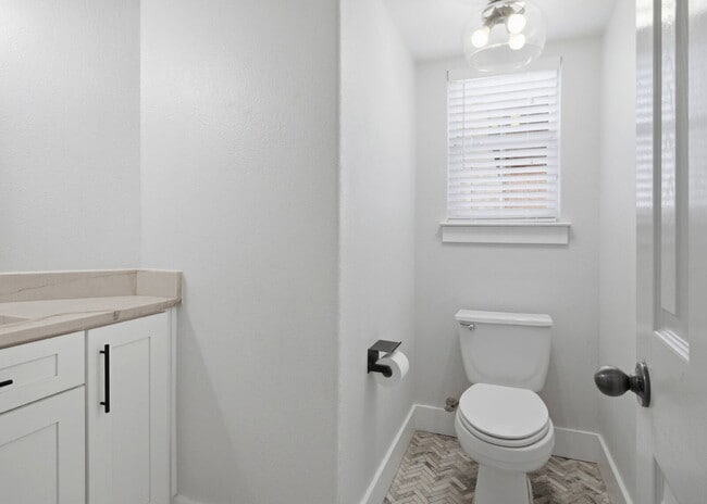 Building Photo - Updated two story. Gated subdivision. Gorgeous patio and yard!