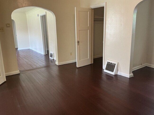 Building Photo - 3 bedroom Single Family