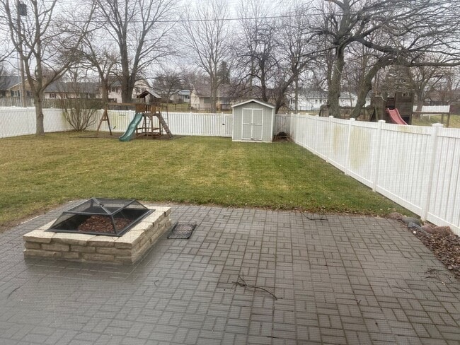Building Photo - House in Morton, IL - 3 Bedroom/ 2.5 Baths