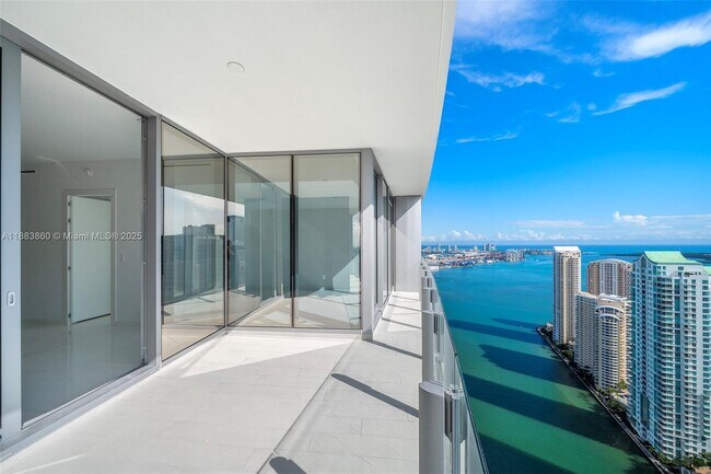 Primary Photo - 300 Biscayne Blvd Way