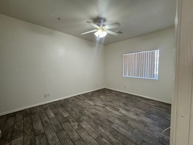 Building Photo - 2834