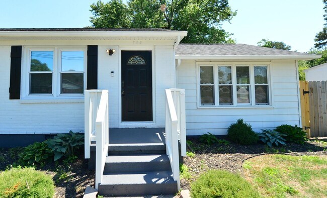 Building Photo - Renovated Ranch!
