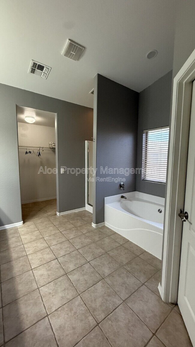 Building Photo - 3552 N Excalibur Pl