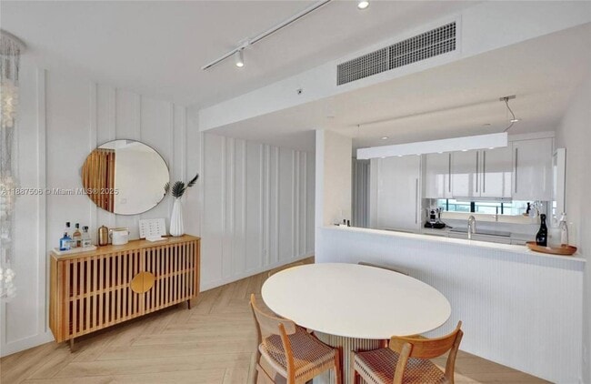 Building Photo - 2201 Collins Ave
