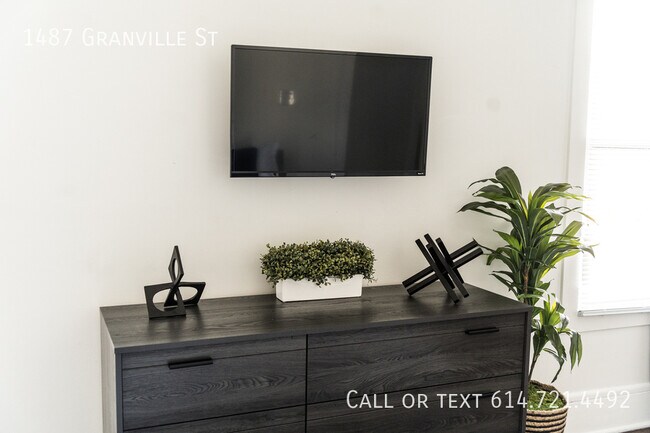 Building Photo - 1487 Granville St