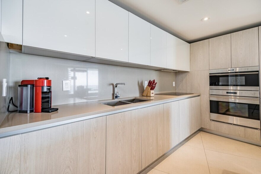 Building Photo - 4011 S Ocean Dr