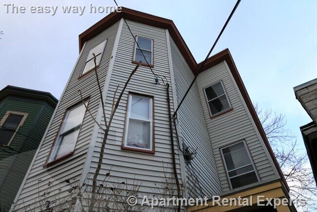 Building Photo - 187 Brookline St