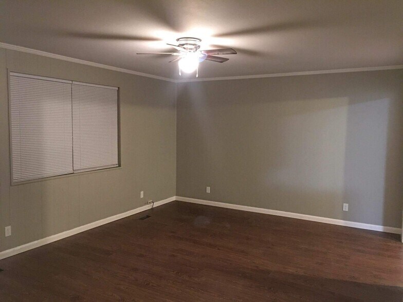 Living Room - 126 Markwater St