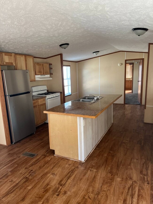 Building Photo - 200 E Zora St