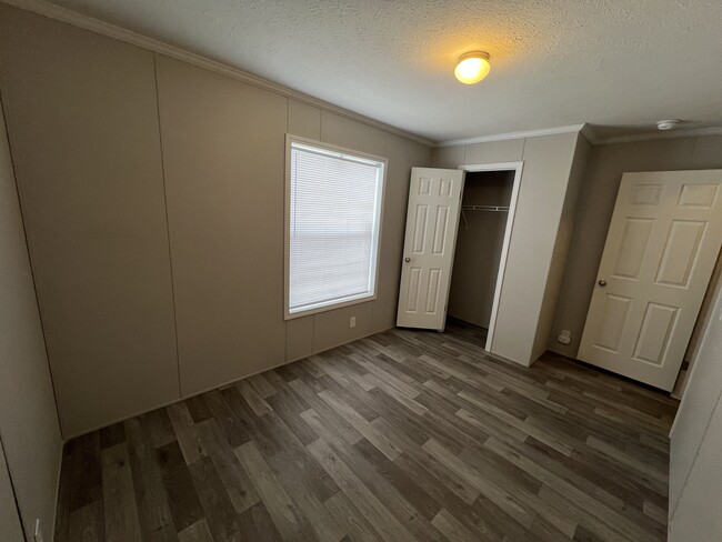 Building Photo - 15864 Marentette Dr
