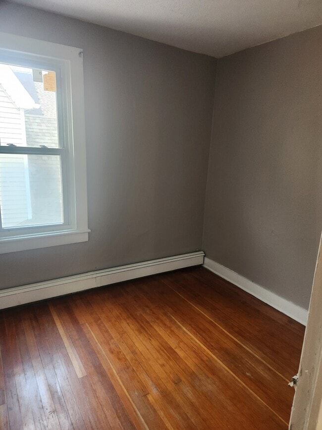 Building Photo - 11 Fairview Ave