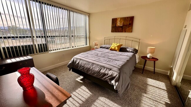 Building Photo - 450 N Arlington Ave