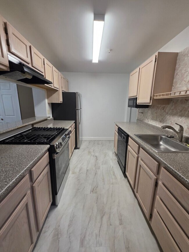 Building Photo - Waters Edge Condos