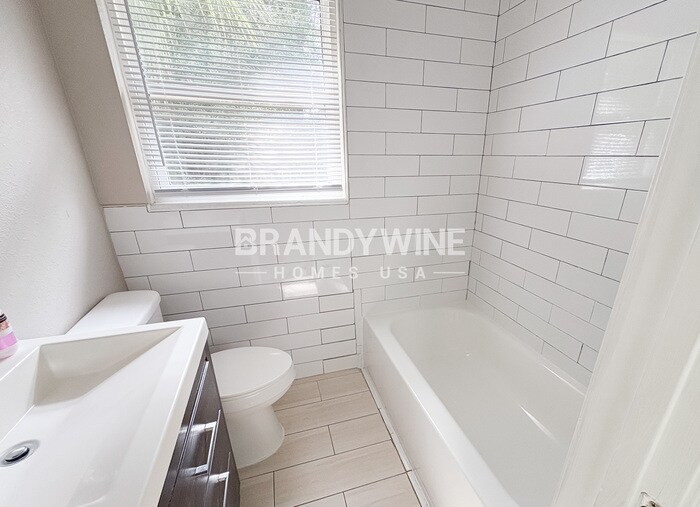 Building Photo - 2145 Bourget Dr