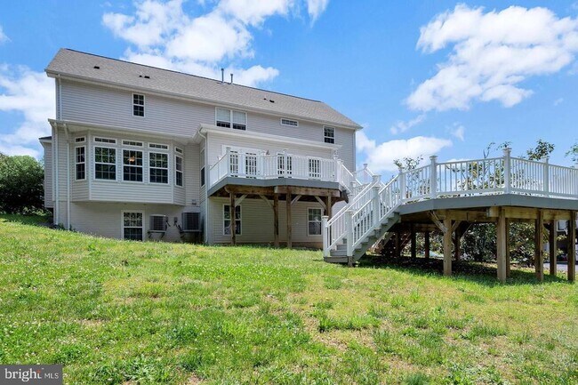 Building Photo - 6 Towering Oaks Dr