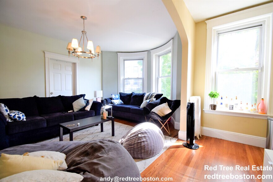 Building Photo - 184 Saint Paul St