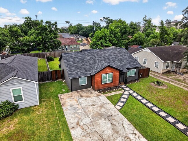 Building Photo - 3863 Arbor St