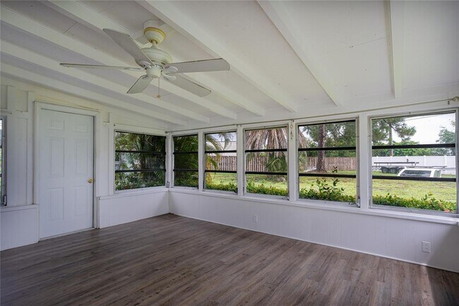 Building Photo - 1225 Casabella Dr
