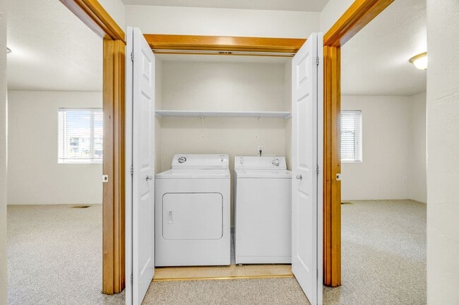 Building Photo - Comfortable 2-Bedroom Apartment in Desirable East Medford