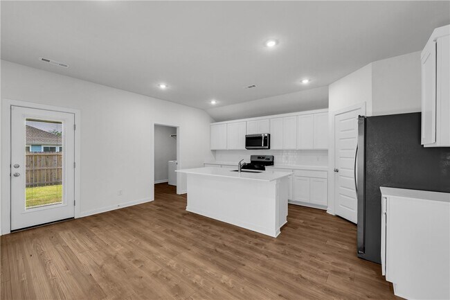 Building Photo - 4411 W Canyon Run Dr