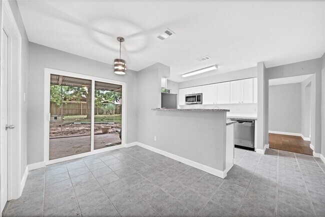 Building Photo - 18035 Rolling Creek Dr