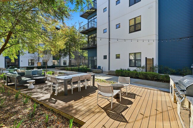 Building Photo - AMLI Old 4th Ward