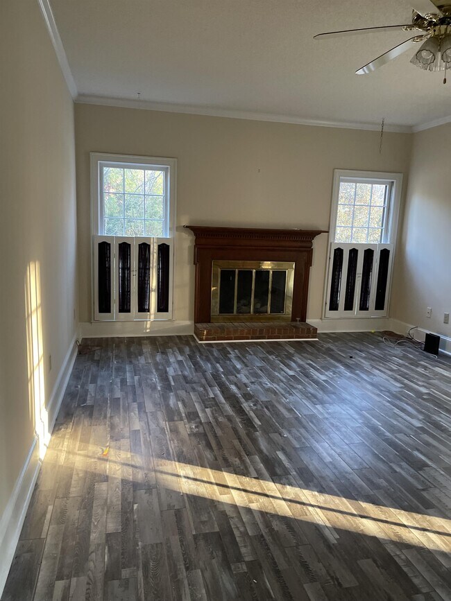 Building Photo - 163 Bent Tree Dr