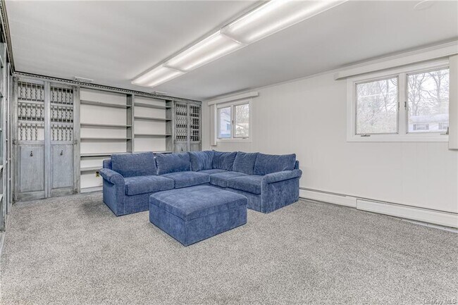 Building Photo - 9 Cloverdale Ln