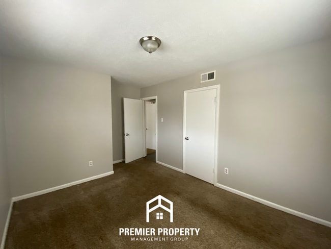 Building Photo - Charming 3BR Memphis Home with Hardwood Floors & Fenced Backyard