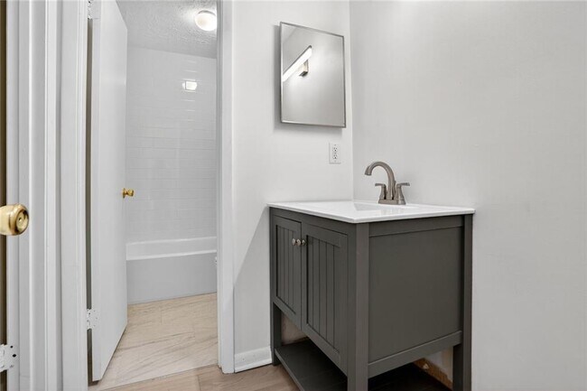 Building Photo - 8740 Roswell Rd