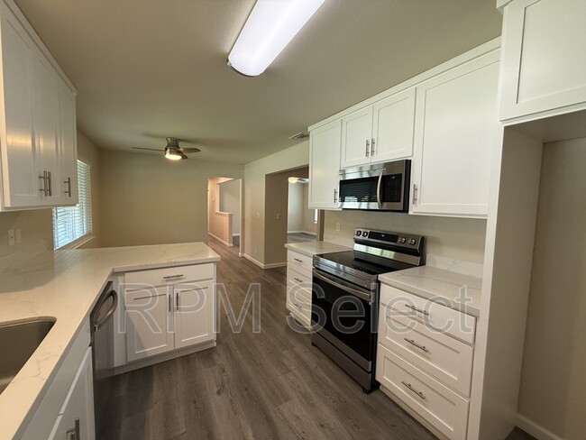 Building Photo - 1238 Woodfield Ave