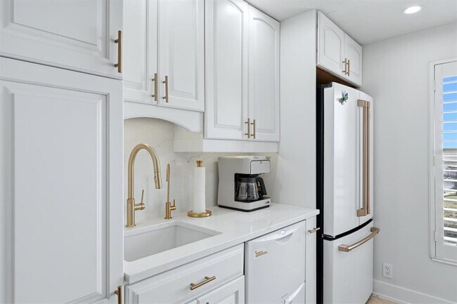 Building Photo - 4401 Gulf of Mexico Dr