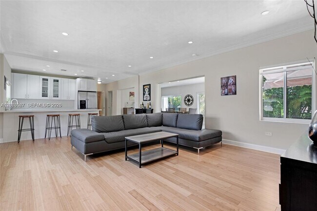 Building Photo - 535 SW 39th Ave