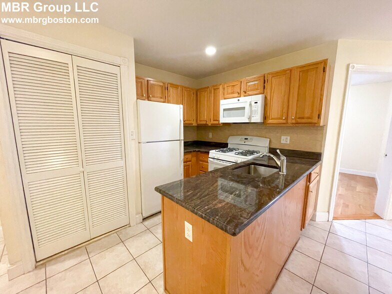 504 - 95 Westland Ave