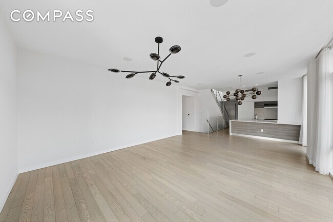 Building Photo - 505-513 W 43rd St