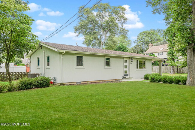 Building Photo - 220 Highwood Rd