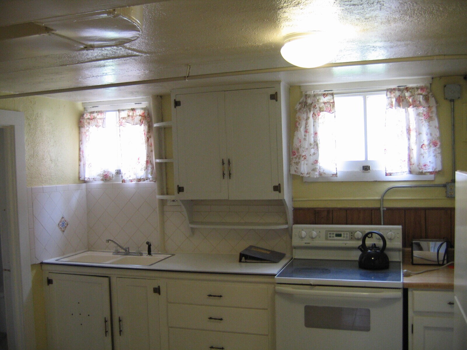 kitchen2 - 1891 S Pennsylvania St