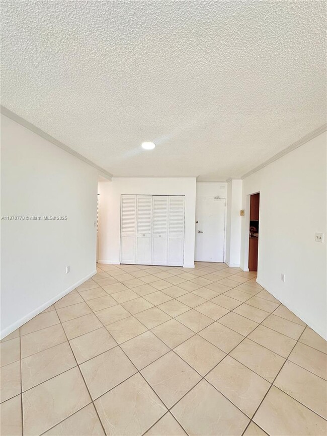 Building Photo - 300 Bayview Dr