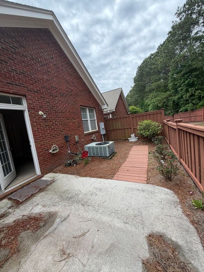 Building Photo - Marsh Oaks Marymount patio home with a one car garage Porter’s neck location