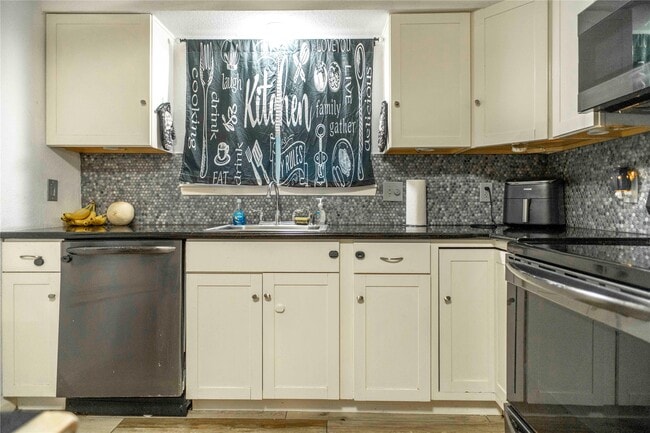 Building Photo - 17330 Heritage Bay Dr